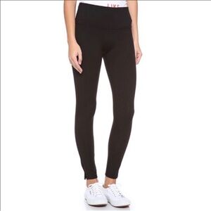 Excellent condition Spanx Ready To Wow Structured Leggings Size: Medium Black